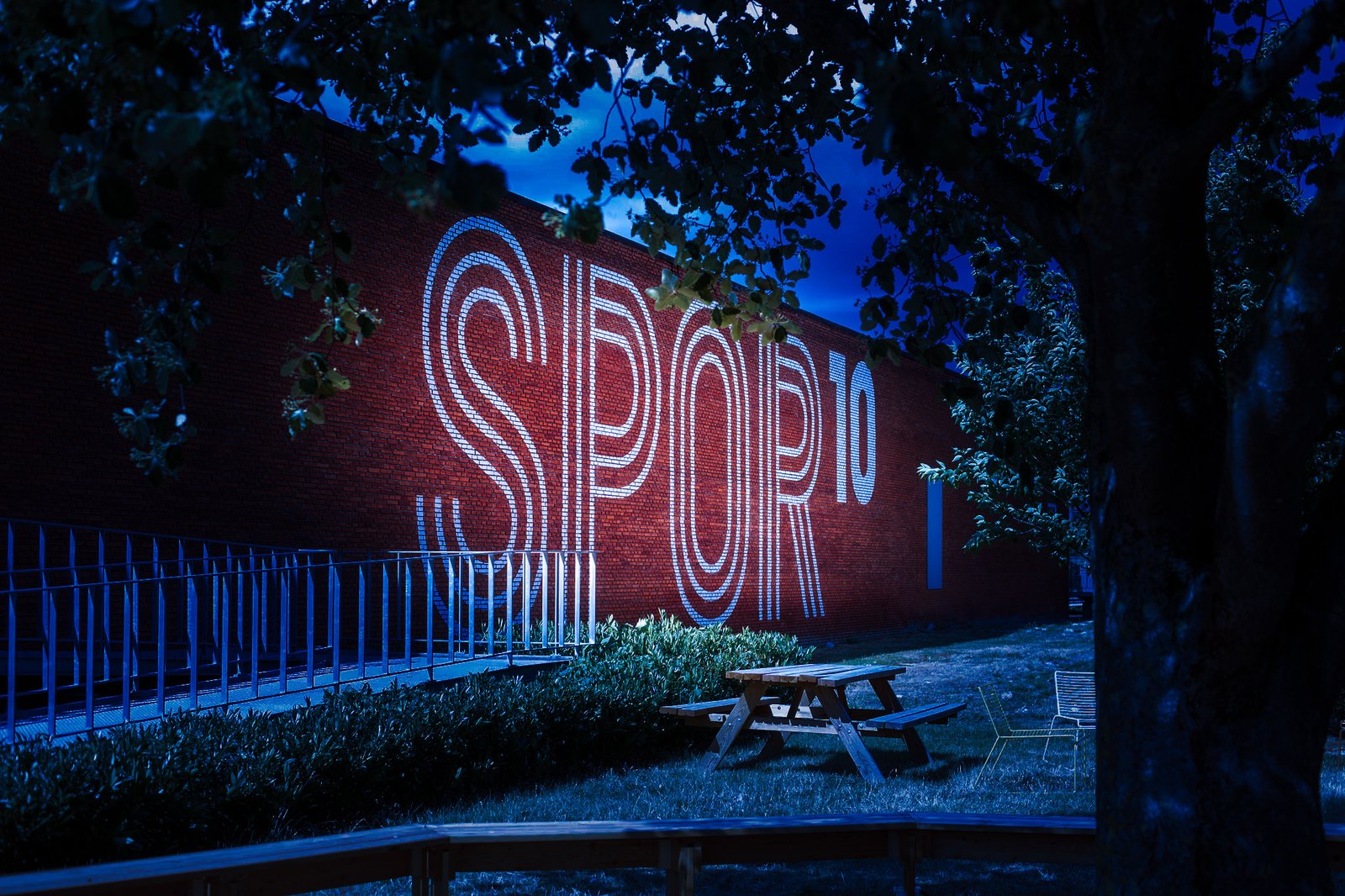 Spor10 med åbne porte