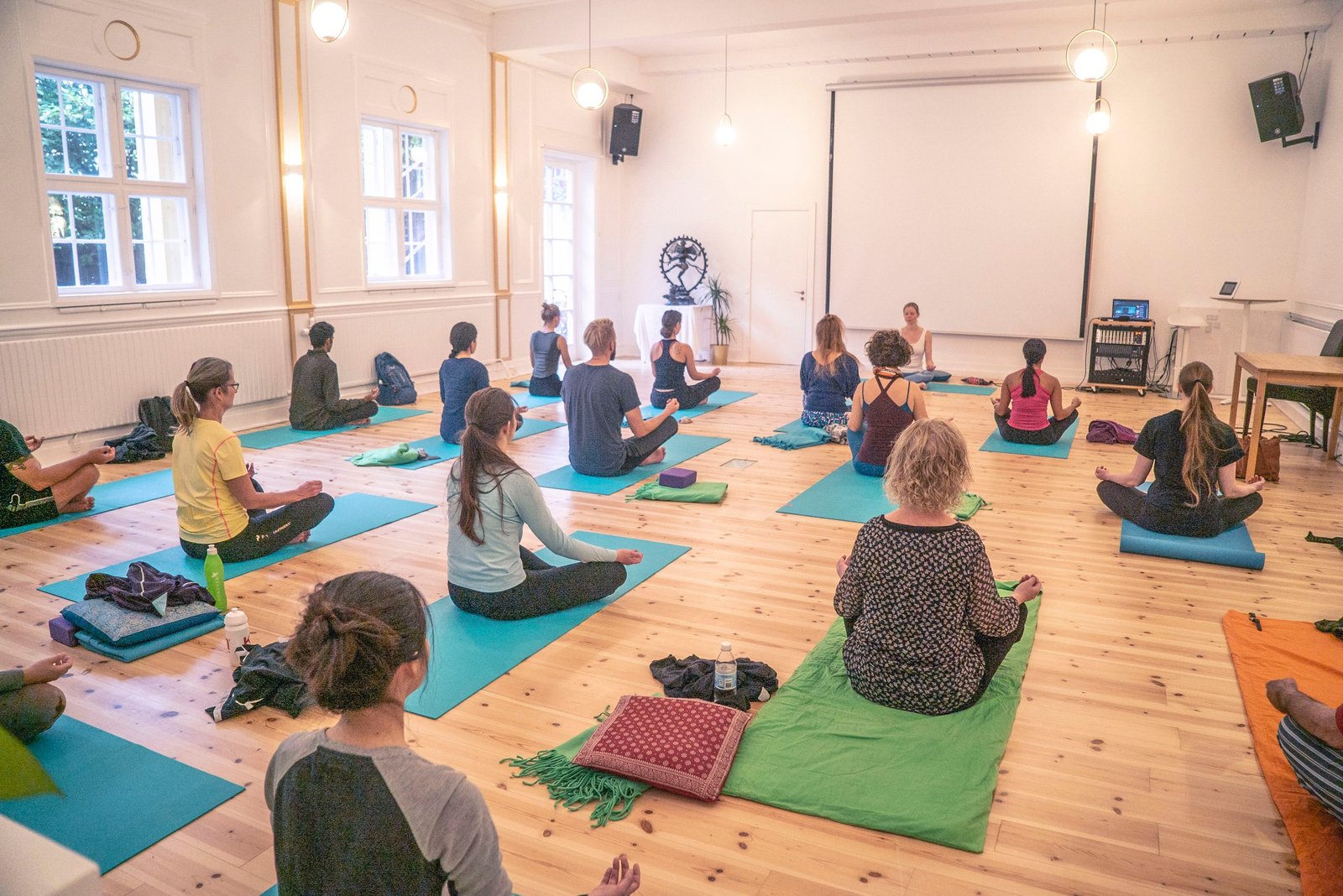 Udforsk essensen af esoterisk tantra, yoga og meditation